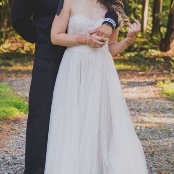 Willowby by Watters Wedding Gown, SZ 4 - Picture 7 of 7